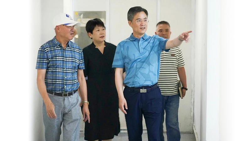 奉贤区政协主席陈勇章赴海湾镇走访调研6163银河制药